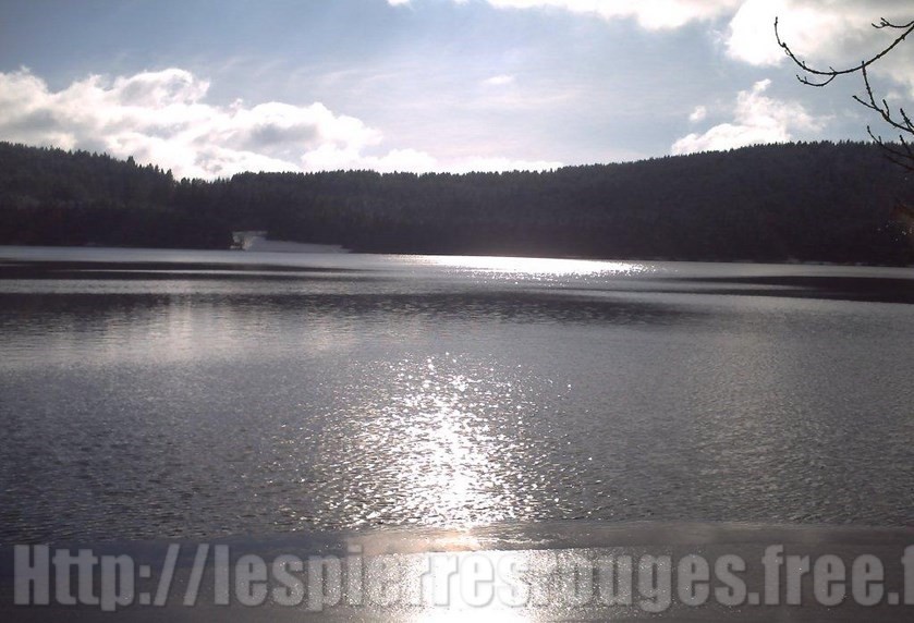  Le clos des pierres rouges  le lac du bouchet