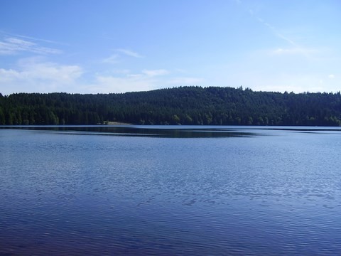  Le clos des pierres rouges  le lac du Bouchet