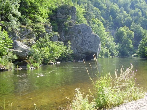  Le clos des pierres rouges  la baignade