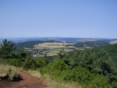  Le clos des pierres rouges  vue sur le village